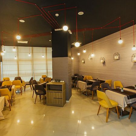 Hotel West Батуми Экстерьер фото