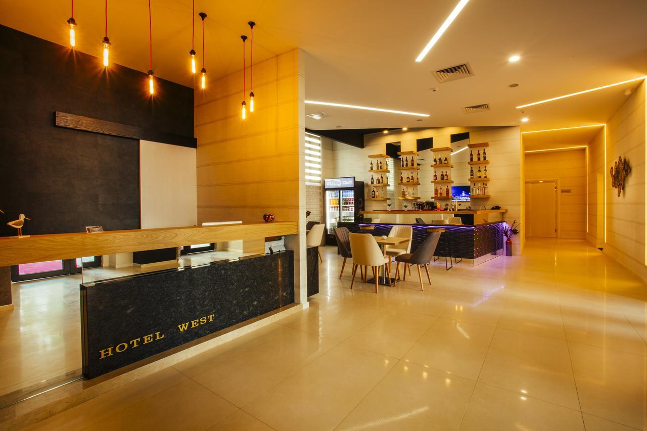 Hotel West Батуми Экстерьер фото