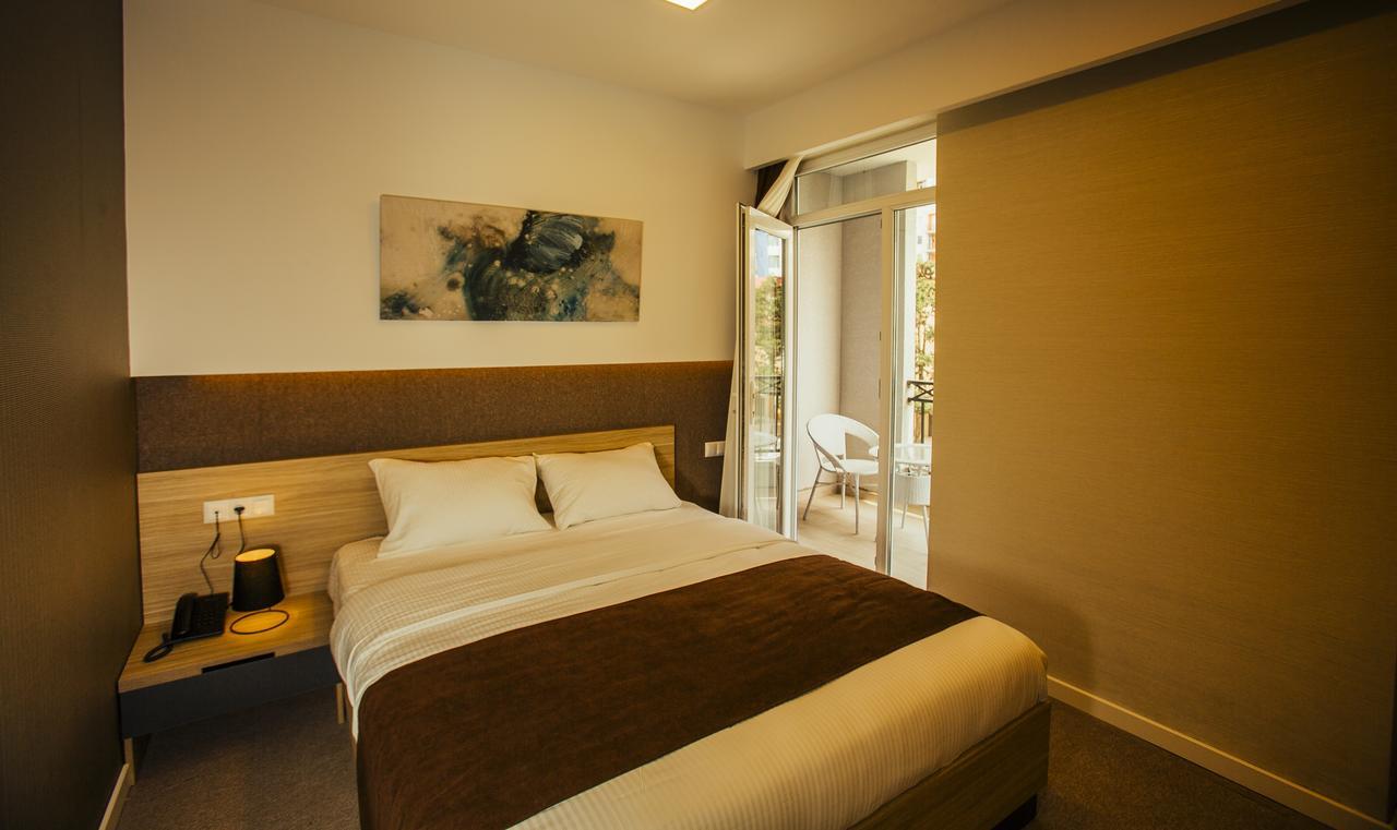 Hotel West Батуми Экстерьер фото