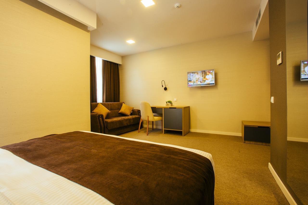 Hotel West Батуми Экстерьер фото