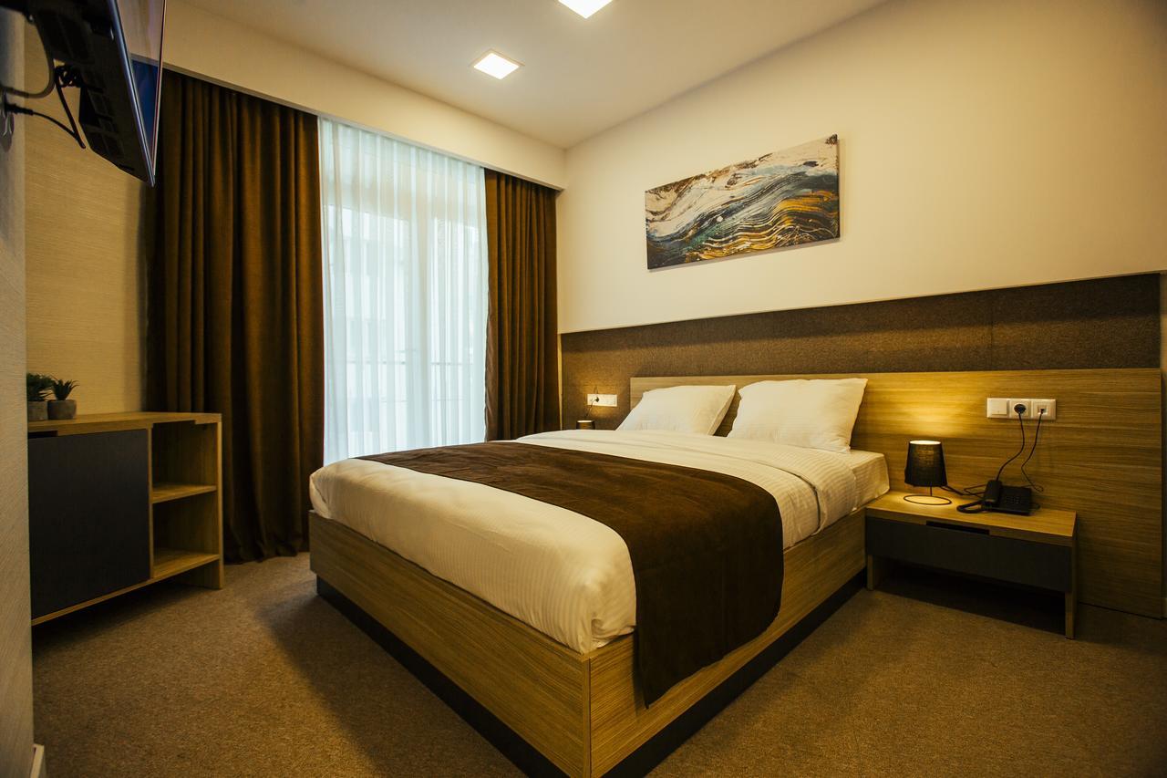 Hotel West Батуми Экстерьер фото