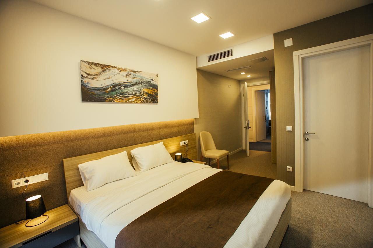 Hotel West Батуми Экстерьер фото
