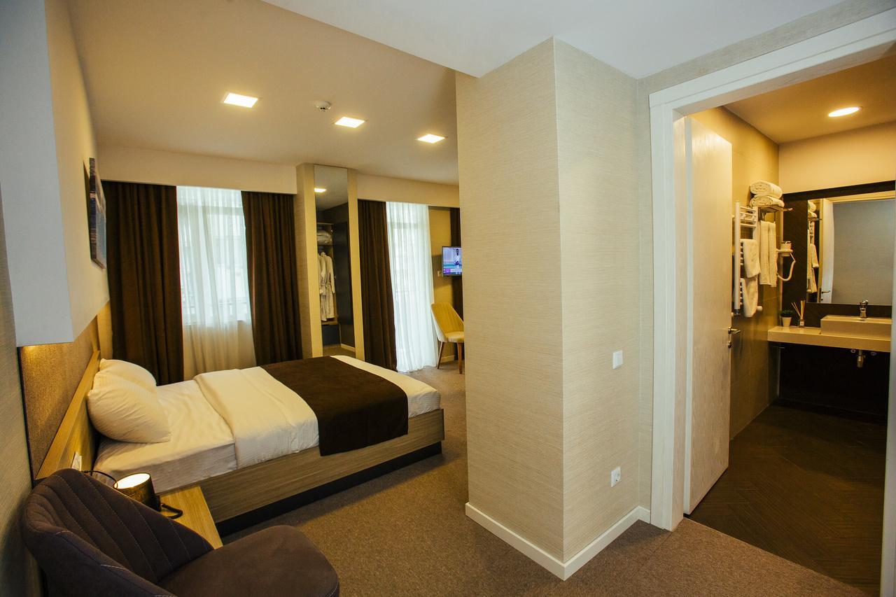 Hotel West Батуми Экстерьер фото