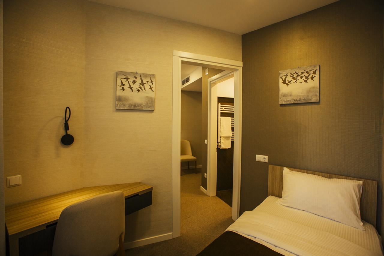 Hotel West Батуми Экстерьер фото