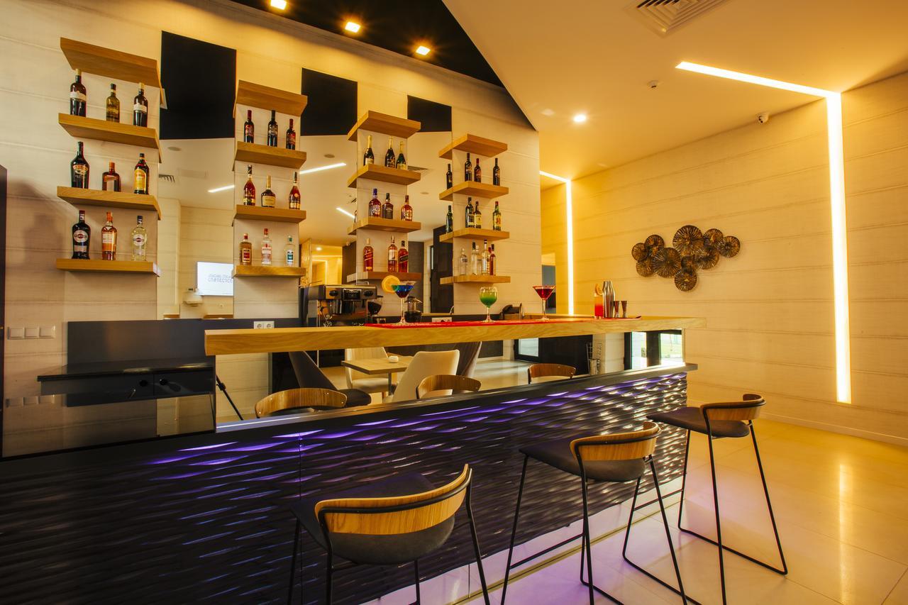 Hotel West Батуми Экстерьер фото