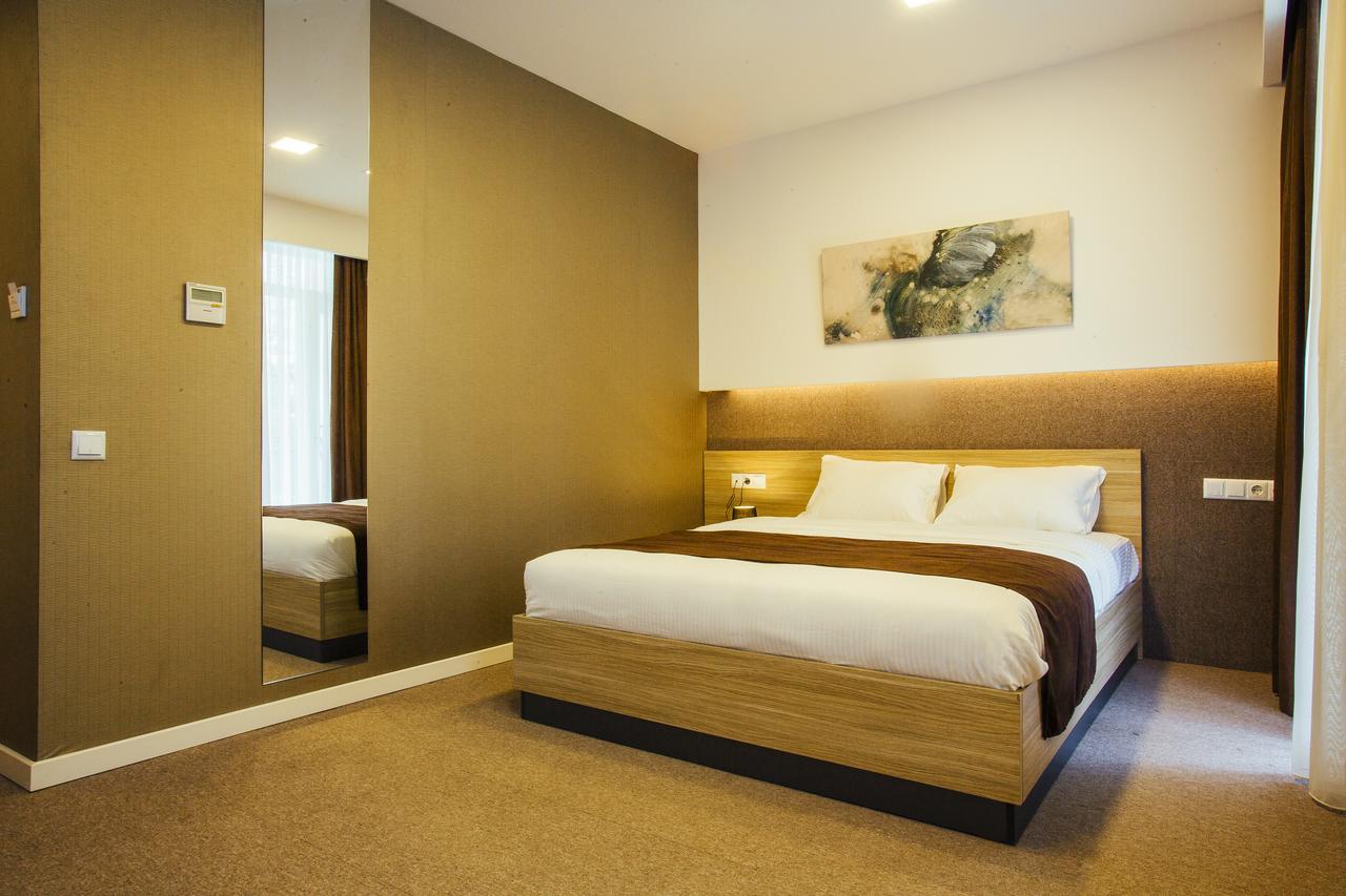 Hotel West Батуми Экстерьер фото