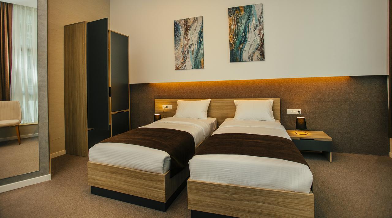 Hotel West Батуми Экстерьер фото