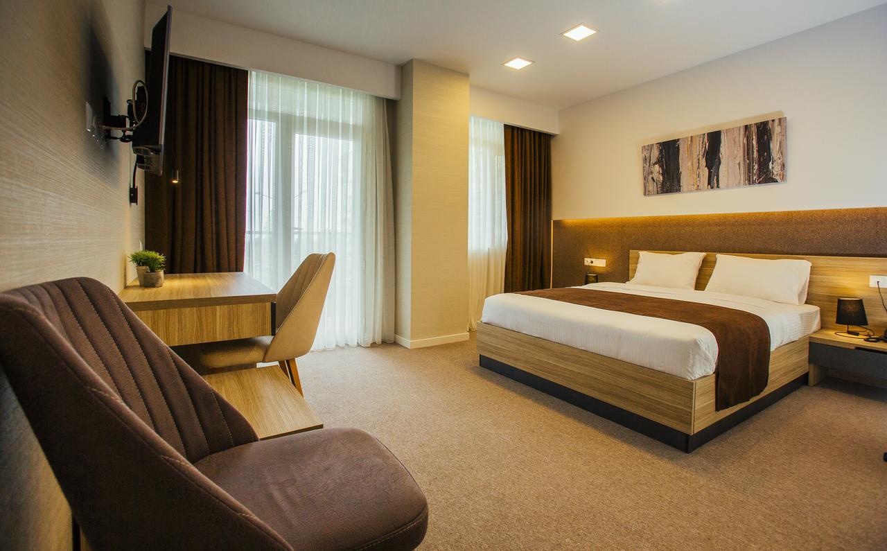 Hotel West Батуми Экстерьер фото