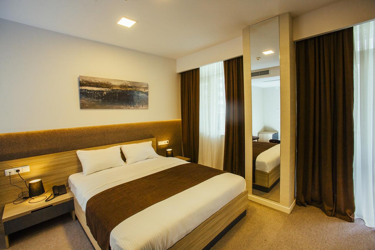 Hotel West Батуми Экстерьер фото