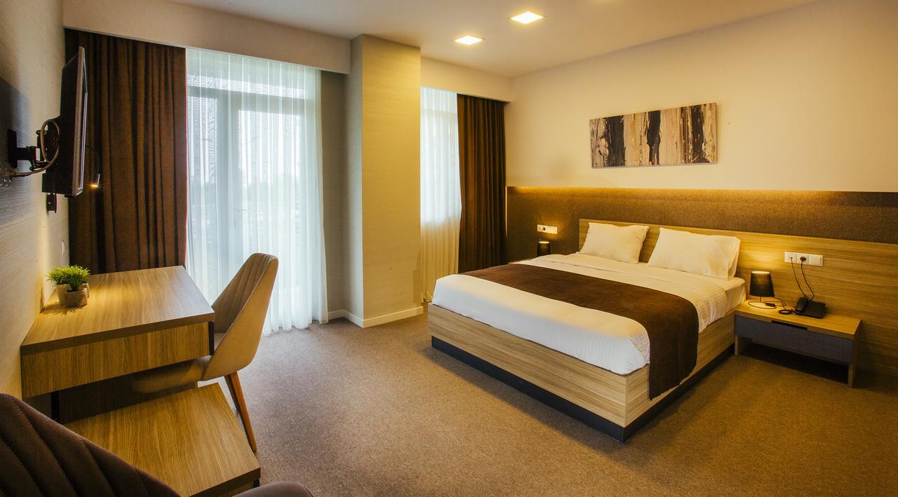 Hotel West Батуми Экстерьер фото