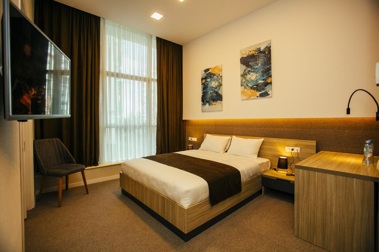 Hotel West Батуми Экстерьер фото