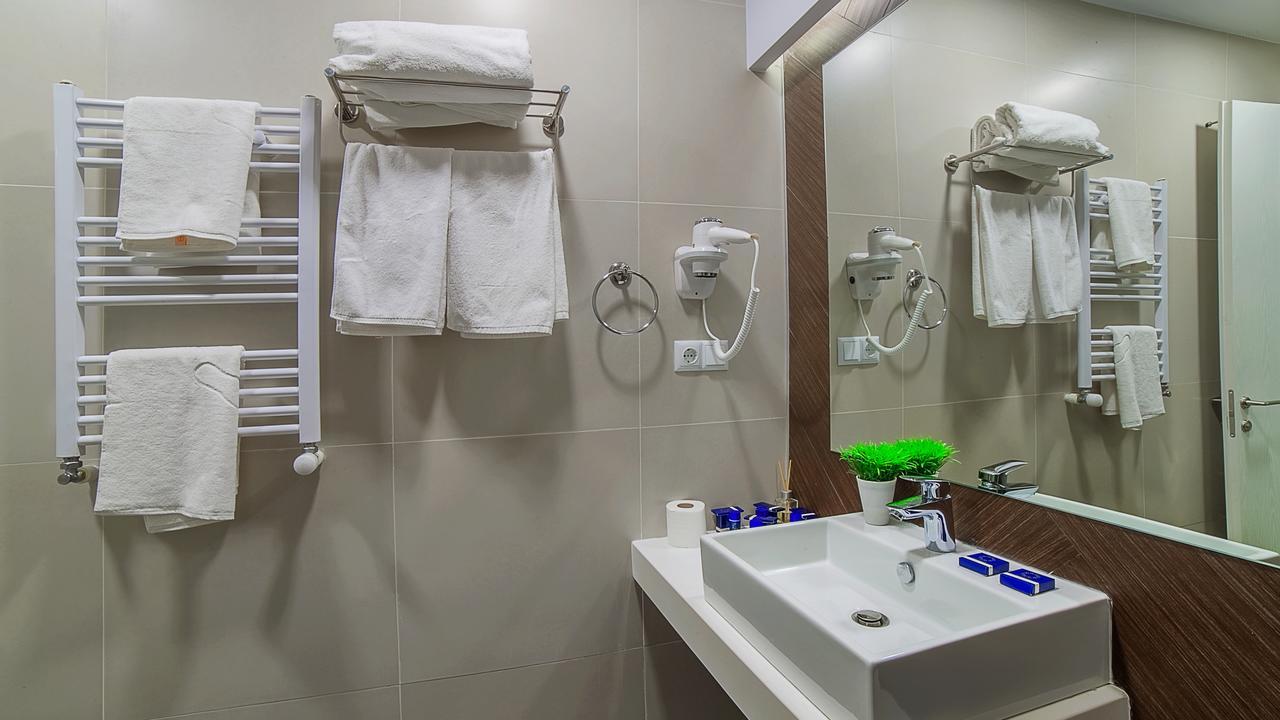 Hotel West Батуми Экстерьер фото