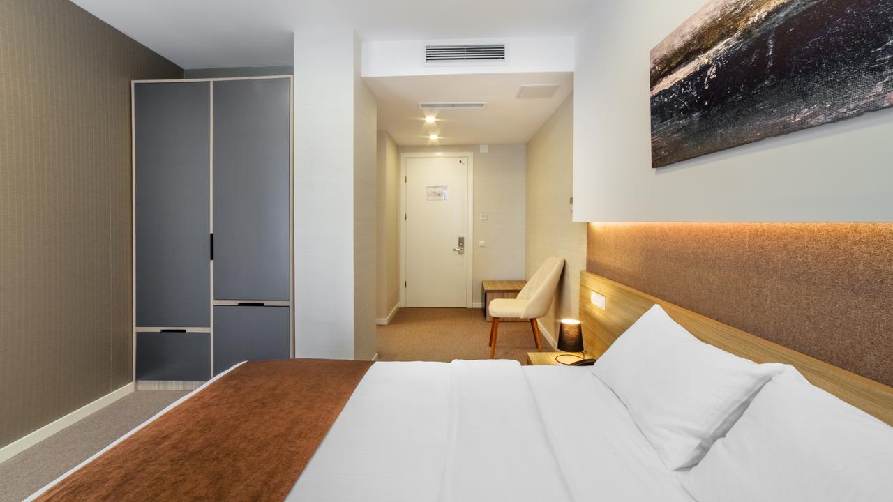 Hotel West Батуми Экстерьер фото