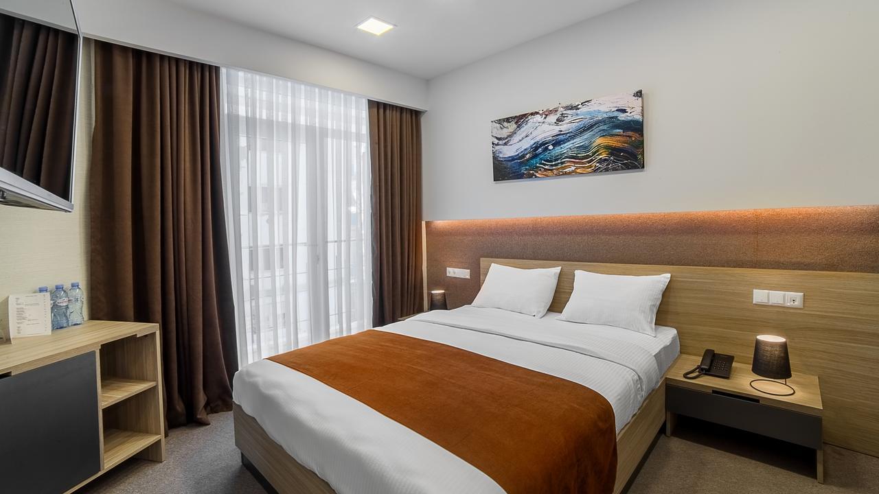 Hotel West Батуми Экстерьер фото