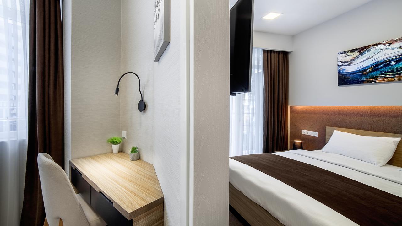 Hotel West Батуми Экстерьер фото