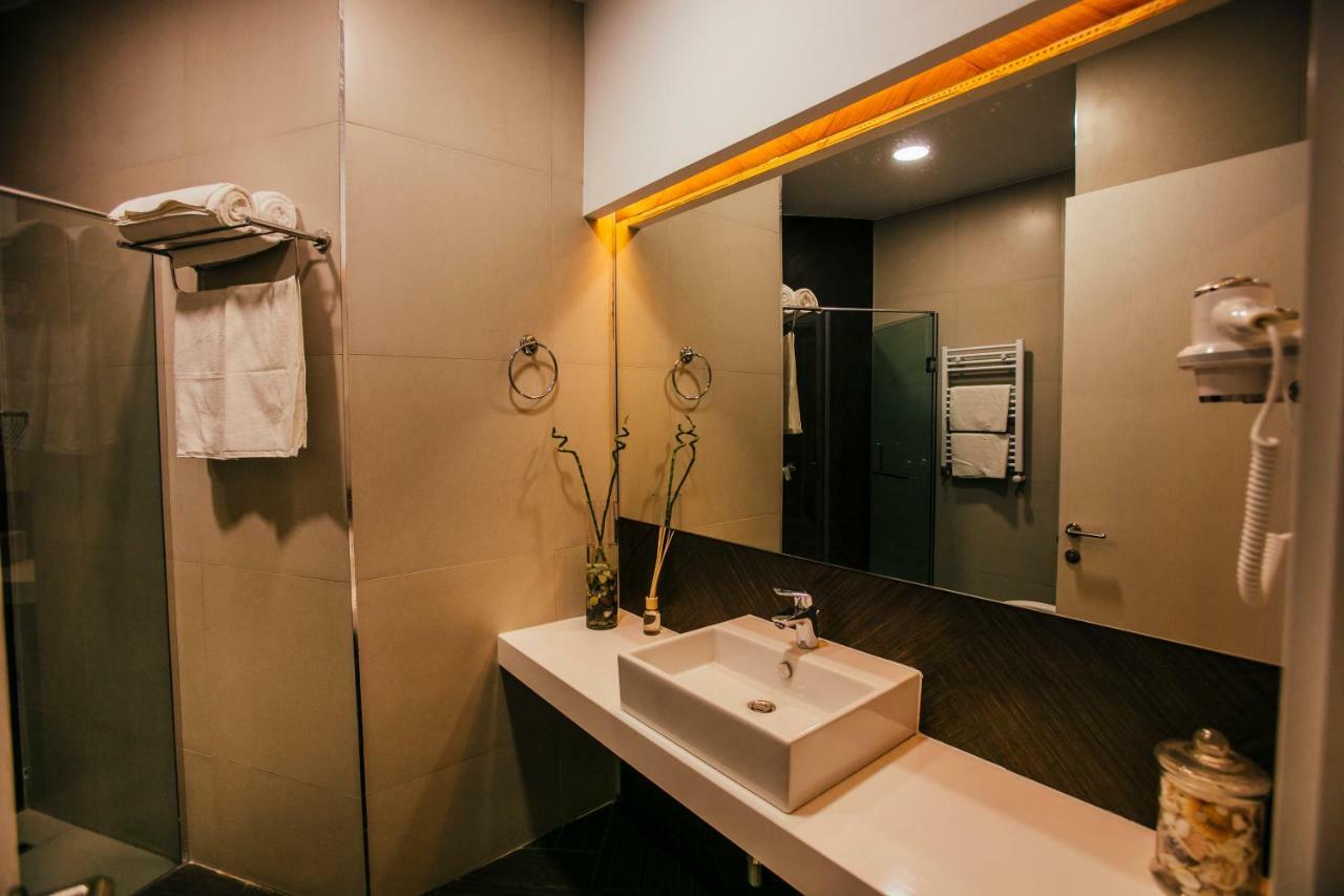 Hotel West Батуми Экстерьер фото